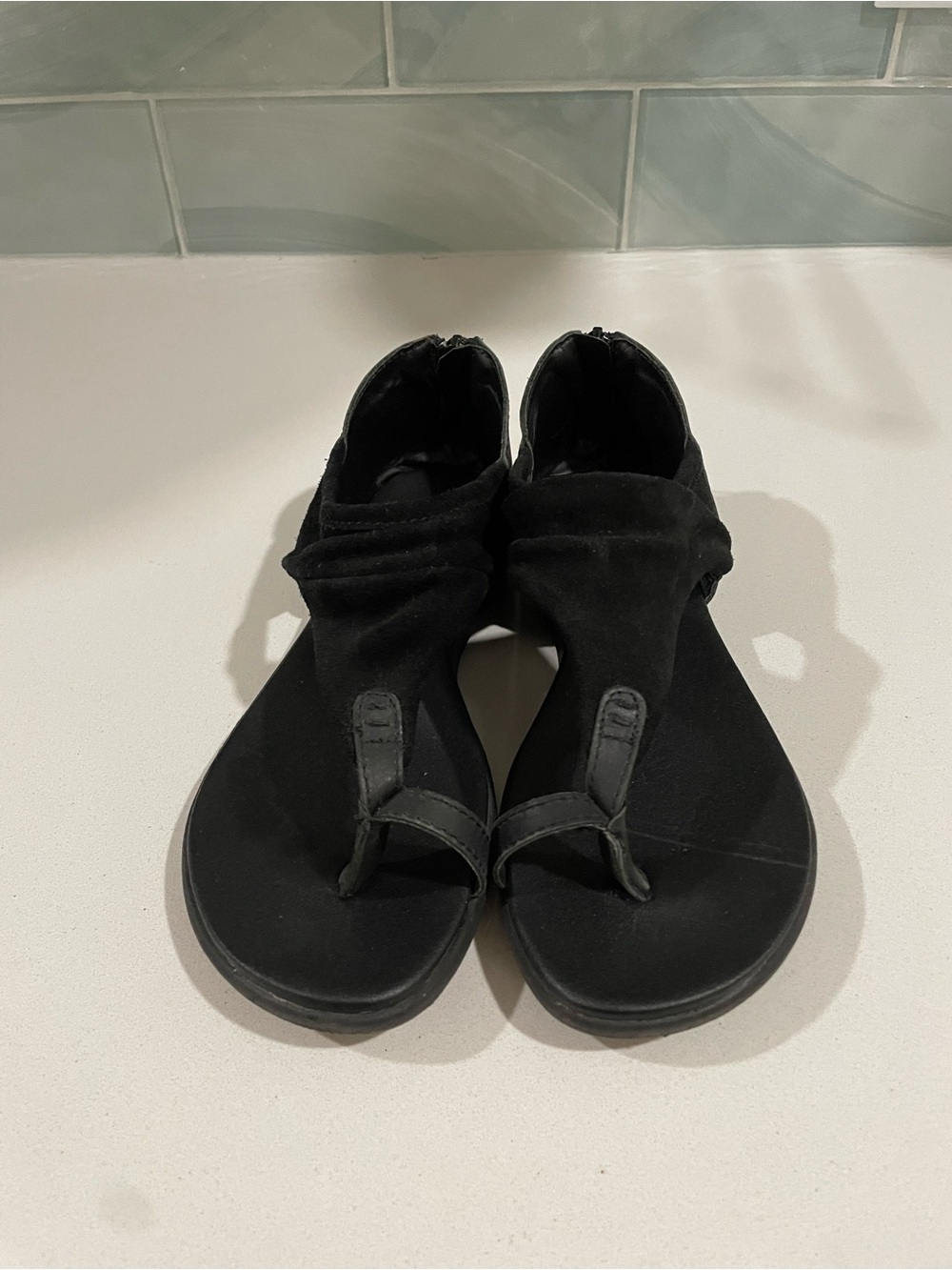 Emu Black Toe-Ring Ankle Sandals